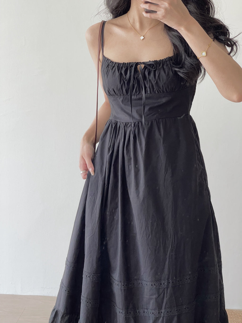 Stella Black Dress / 优雅下摆刺绣连衣裙