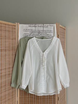 Anais V-Neck Loose Shirt / 清冷风宽松V领衬衫