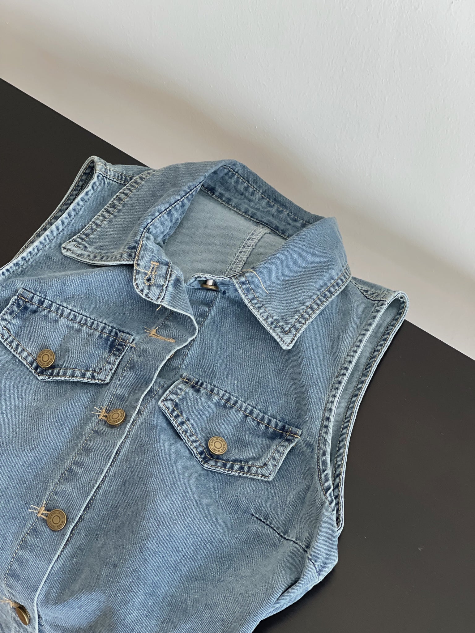 Collar Back Ribbon Top / 牛仔翻领后系带上衣