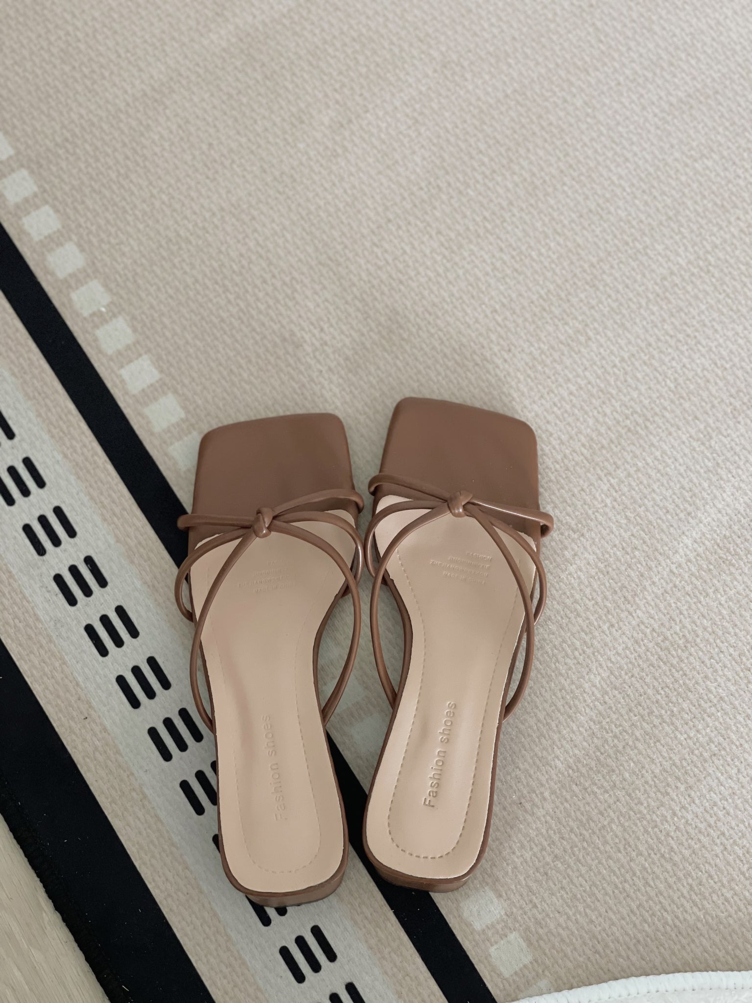 Dolly Low Heels Sandals / 百搭方头低跟凉鞋