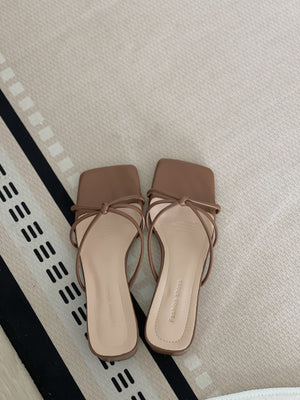 Dolly Low Heels Sandals / 百搭方头低跟凉鞋
