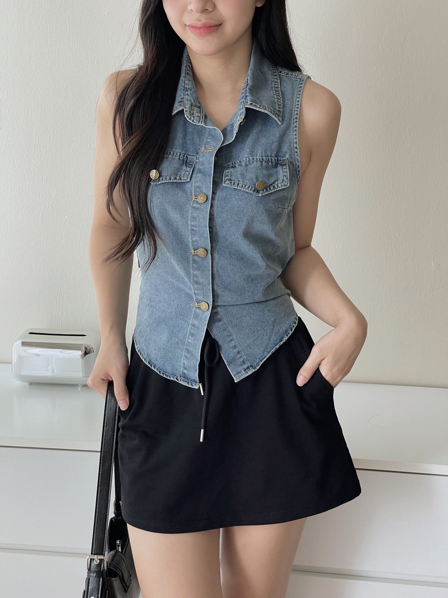 Collar Back Ribbon Top / 牛仔翻领后系带上衣