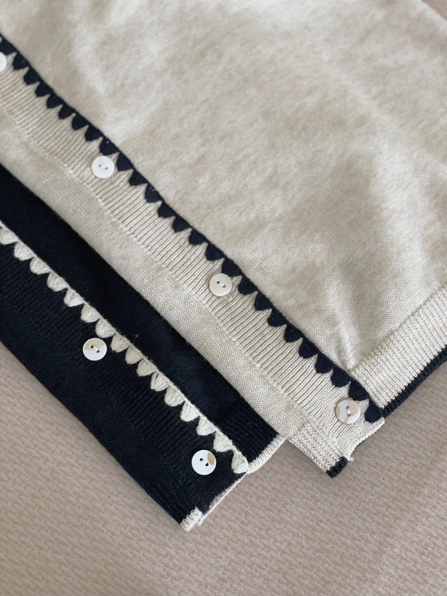 Flower Edge Knit Top / 圆领花边条针织开衬