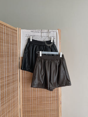 Flower Edge PU Short Pants / 小花边高腰皮短裤