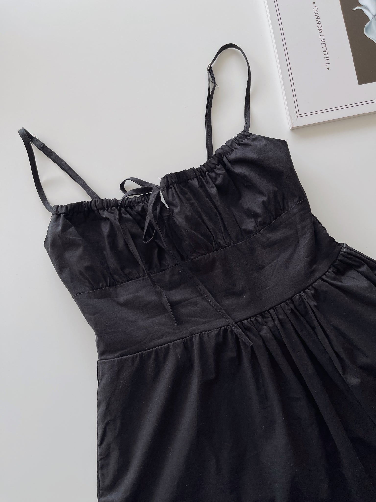 Stella Black Dress / 优雅下摆刺绣连衣裙