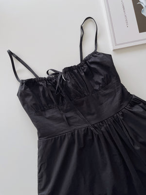 Stella Black Dress / 优雅下摆刺绣连衣裙