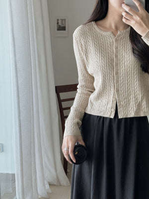 Cable Knit Cardigan / 软糯麻花长袖上衣