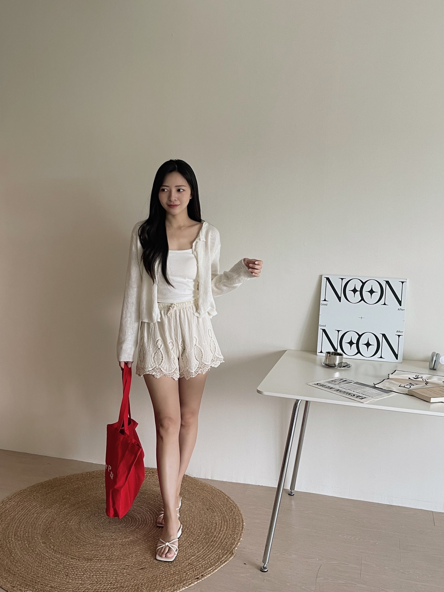 Crochet Lace Hem Shorts / 镂空刺绣短裤