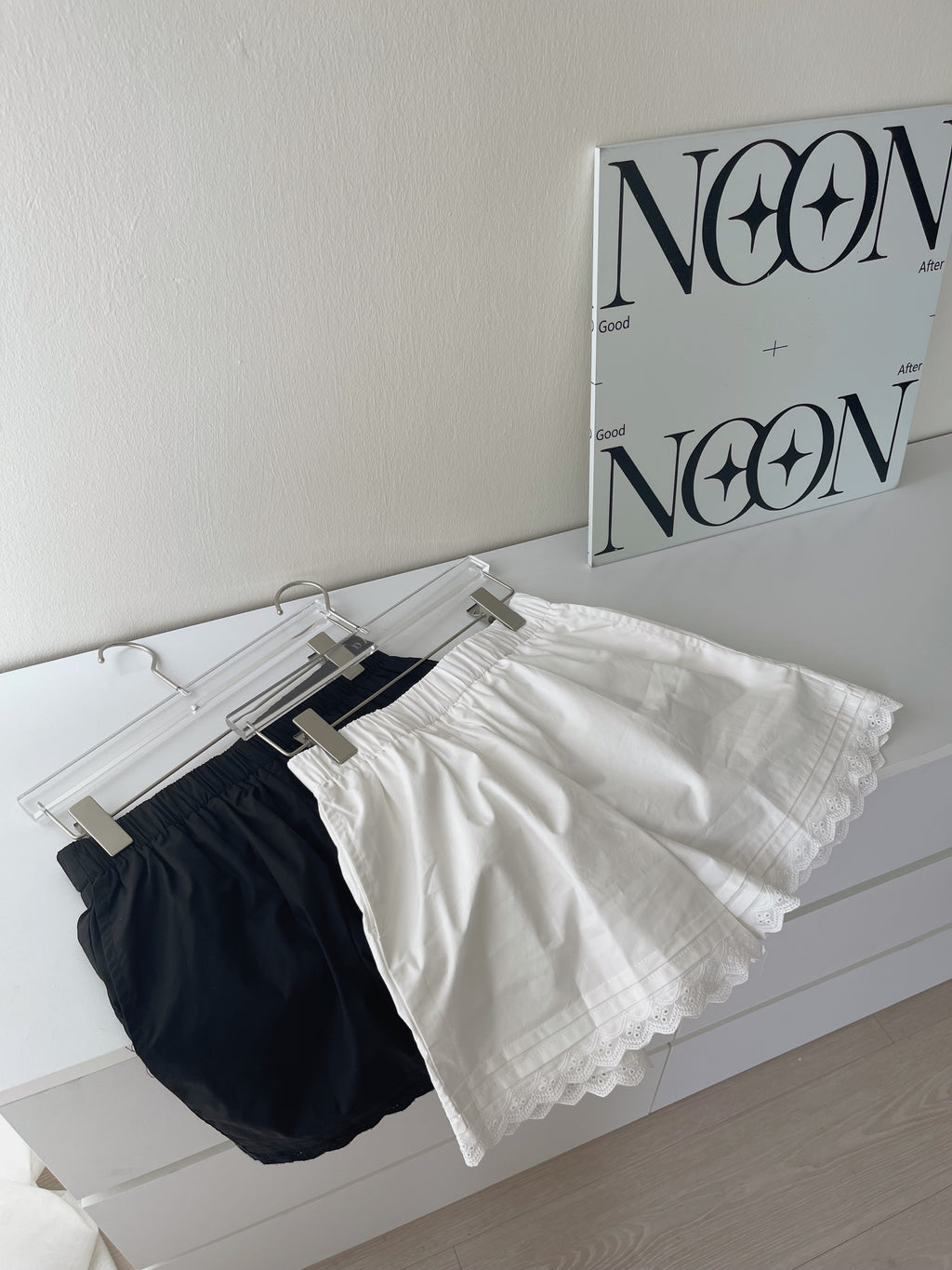 Lace Trim Casual Pants / 甜美蕾丝边条休闲短裤