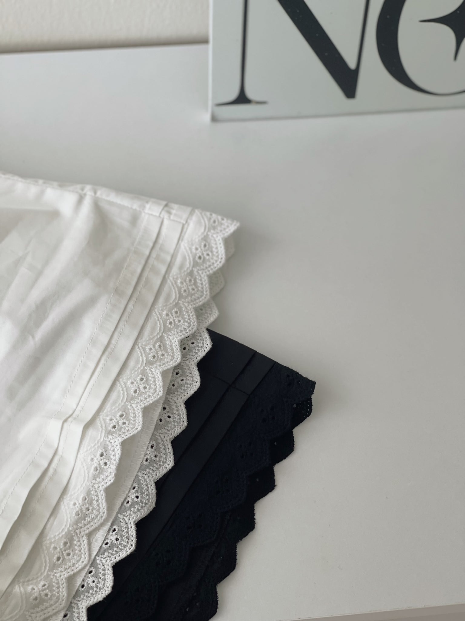 Lace Trim Casual Pants / 甜美蕾丝边条休闲短裤
