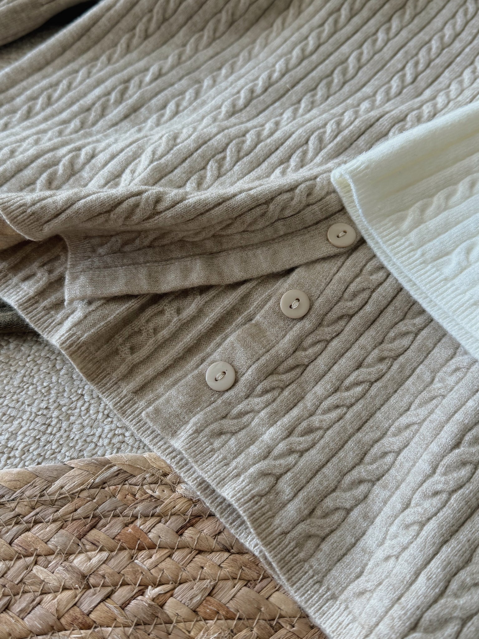 Cable Knit Cardigan / 软糯麻花长袖上衣