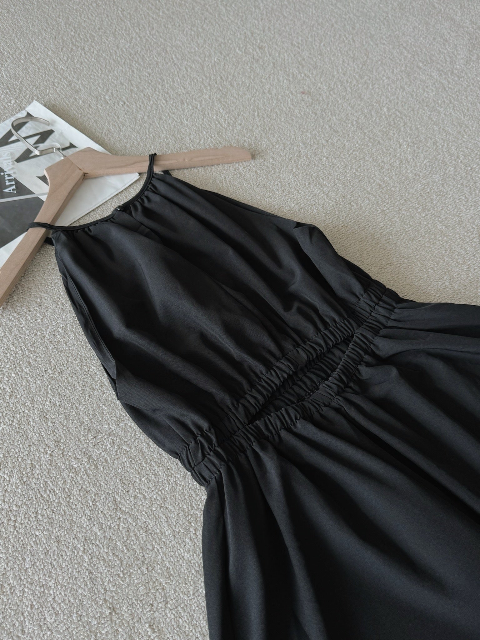 Back Hollow Out Dress / 挂脖背镂空连身裙