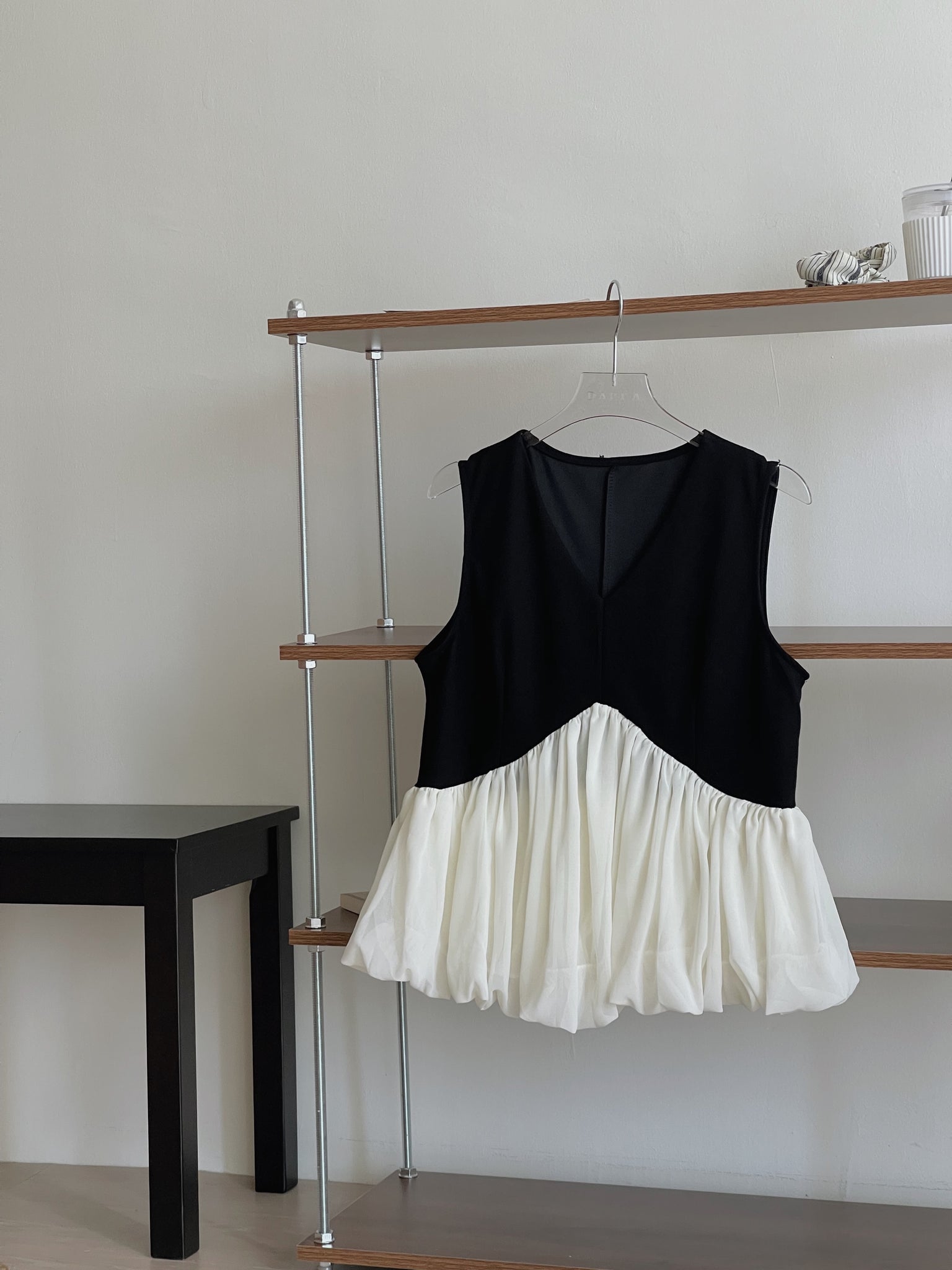 Puff Hem Spliced Top / 轻熟网纱花苞摆上衣