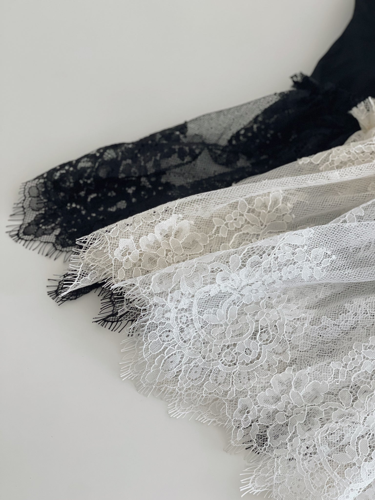 Lace Hem Padded Inner Singlet / 蕾丝衣摆带胸垫内搭