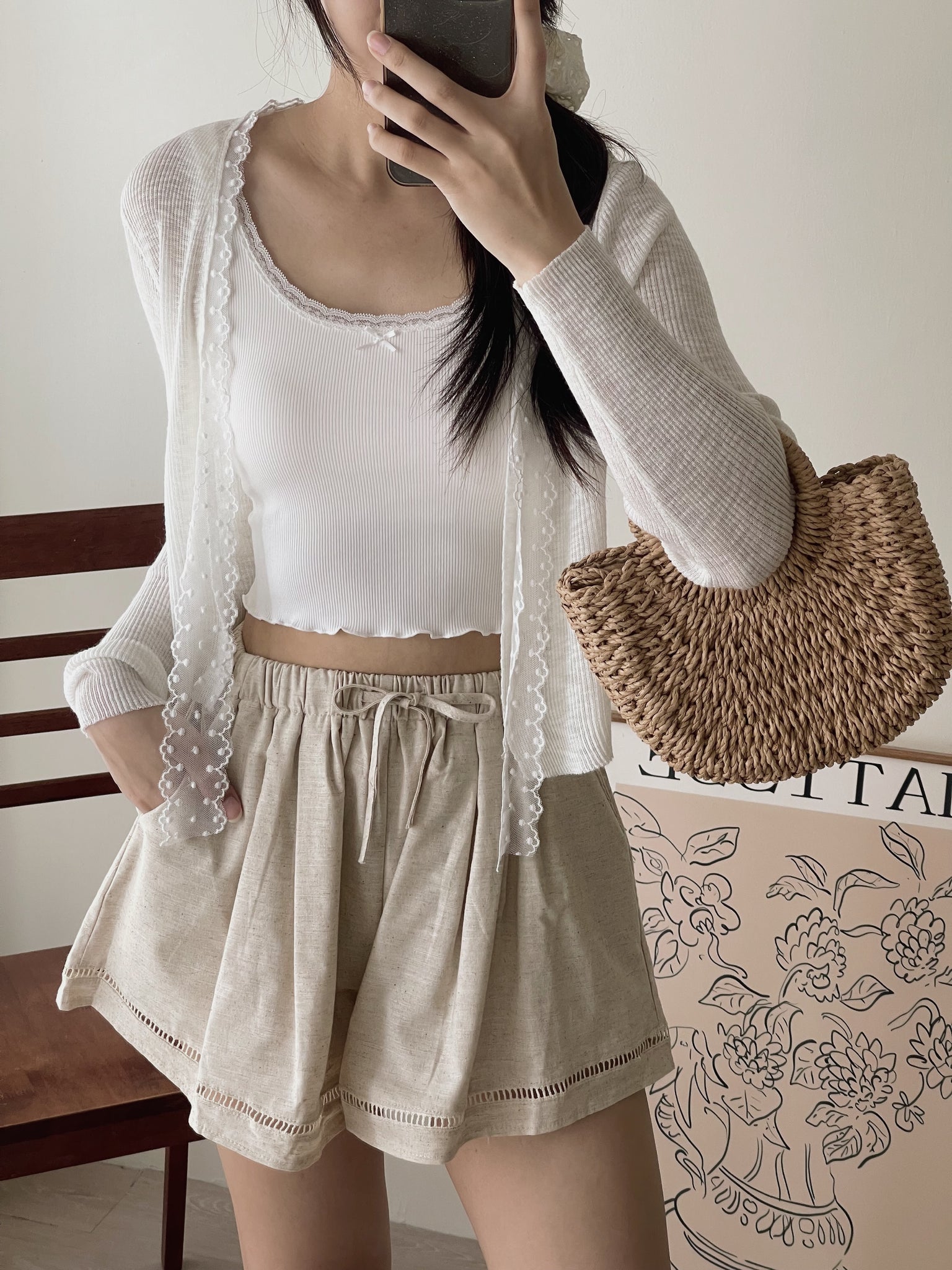 Lace Edge Padded Crop Top / 带胸垫遮副乳蕾丝短背心