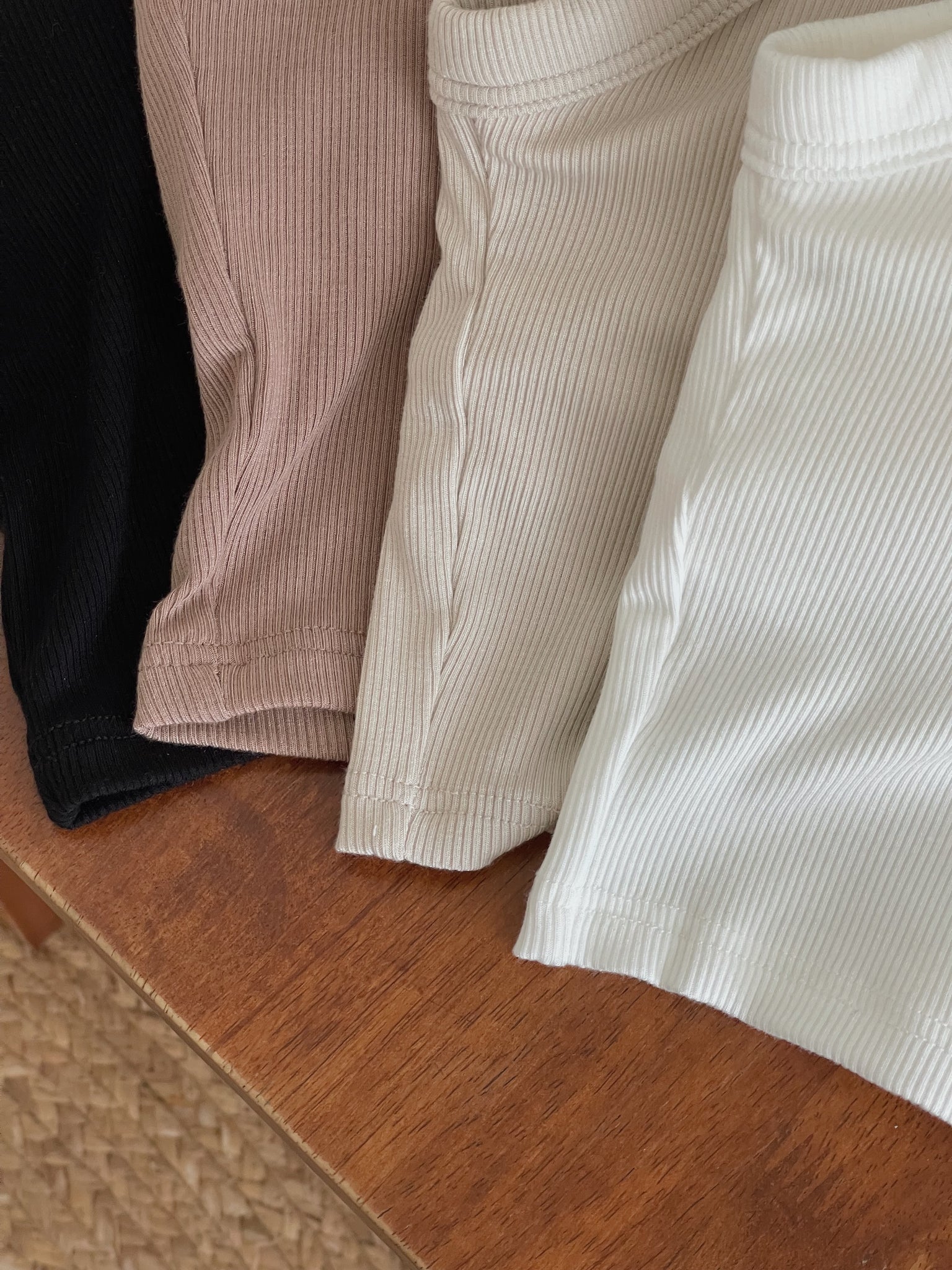 Halterneck Padded Top / 挂脖显锁骨胸垫上衣