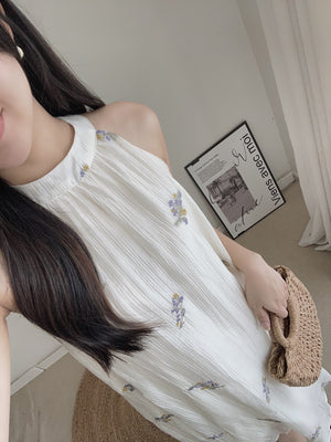 Embroidered Floral Dress / 刺绣碎花度假风连衣裙