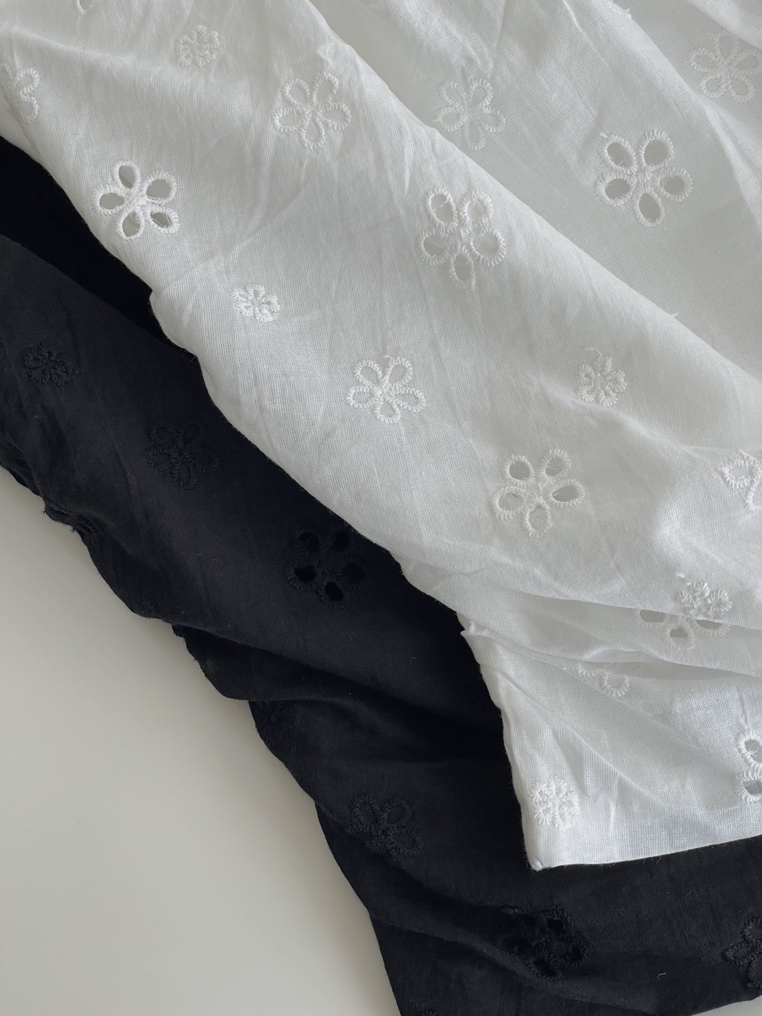 Eyelet Off Shoulder Top / 镂空显瘦一字肩上衣