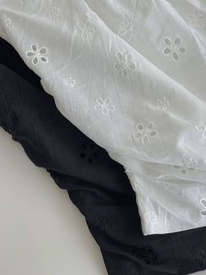Eyelet Off Shoulder Top / 镂空显瘦一字肩上衣