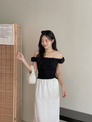 Eyelet Off Shoulder Top / 镂空显瘦一字肩上衣