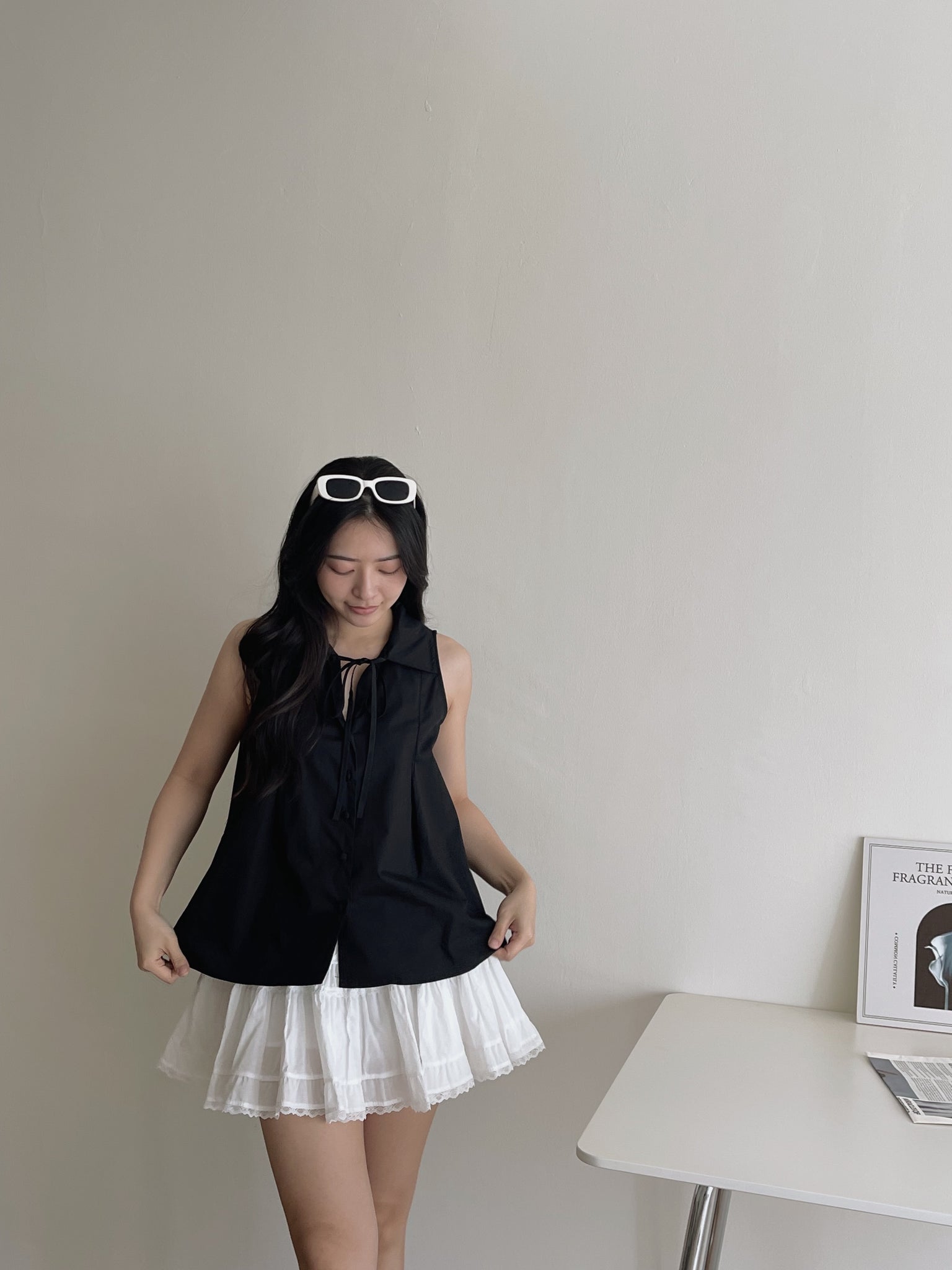 Collar Sleeveless Shirt / 系带翻领宽摆上衣