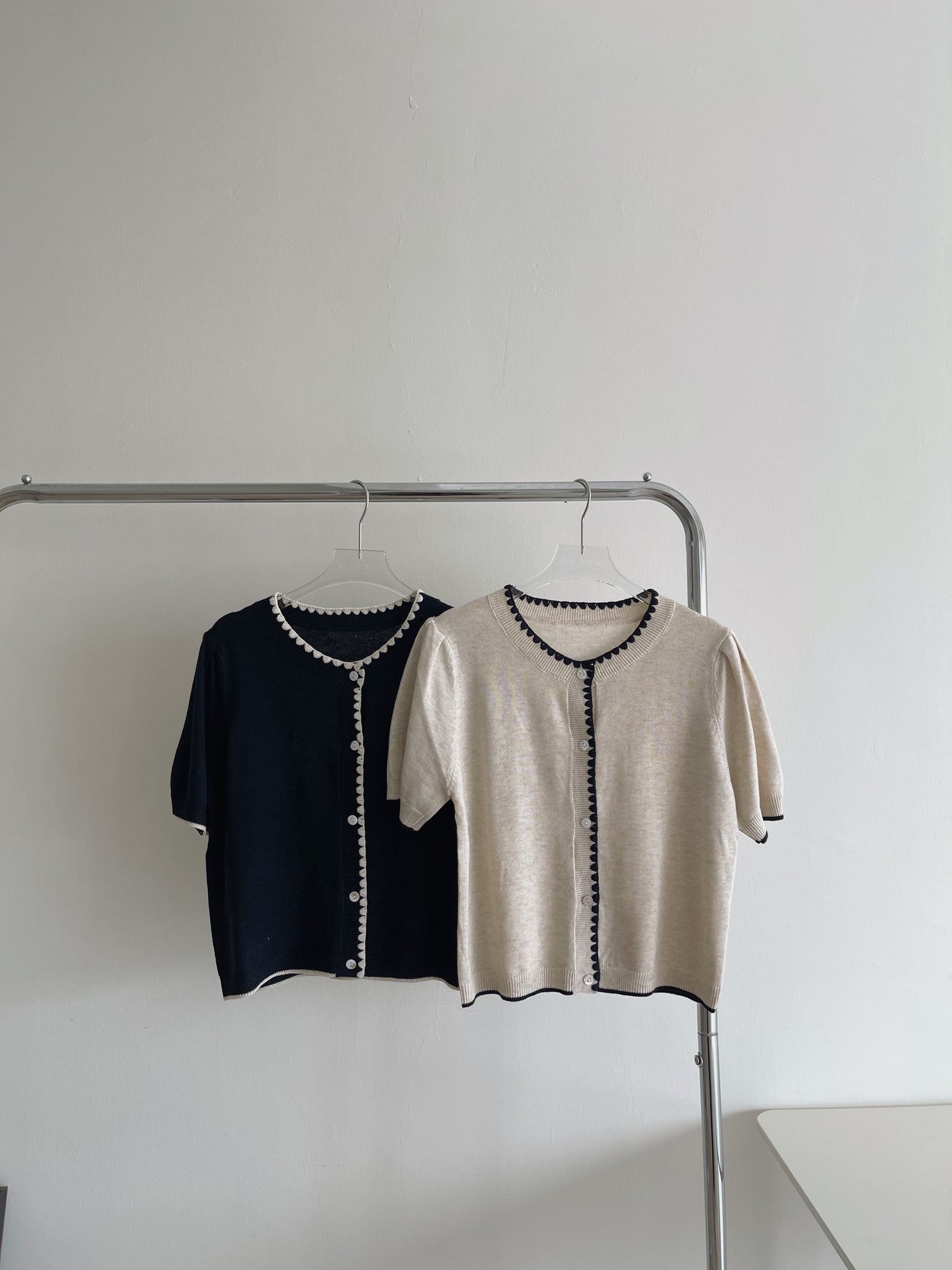 Flower Edge Knit Top / 圆领花边条针织开衬