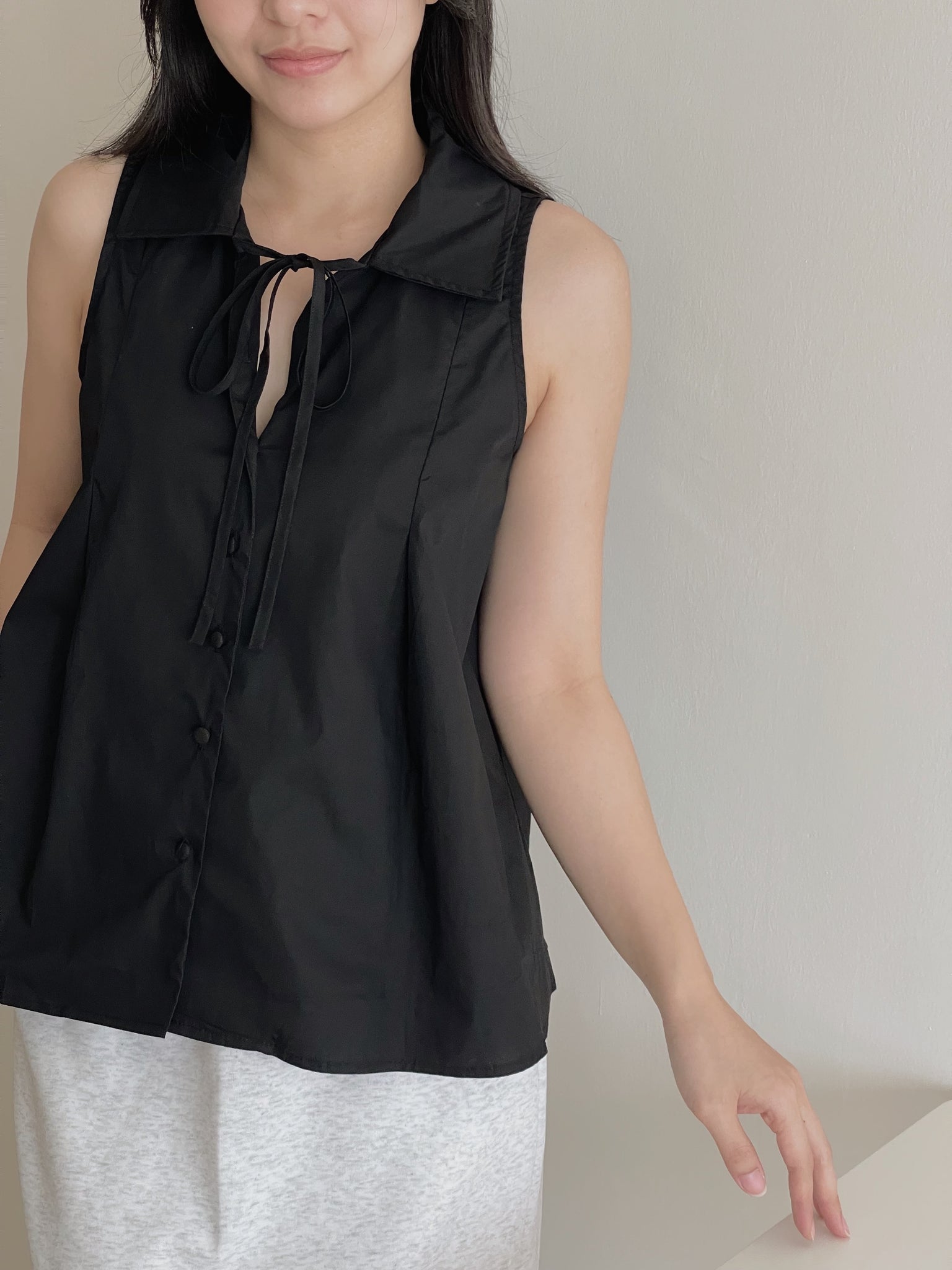 Collar Sleeveless Shirt / 系带翻领宽摆上衣