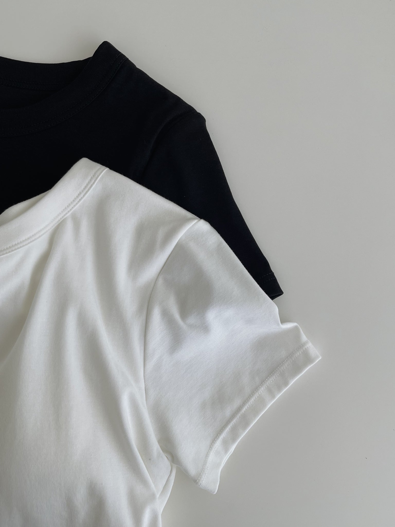 Plain Fit Padding Crop Tee / 纯色修身胸垫短T恤