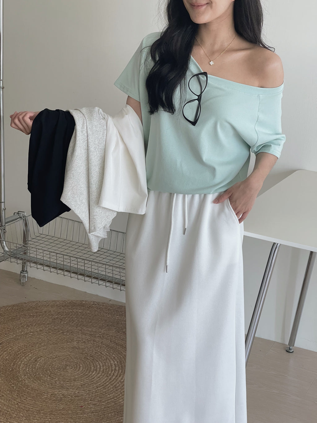Wide Neck Simple Tee / 净色落肩T恤