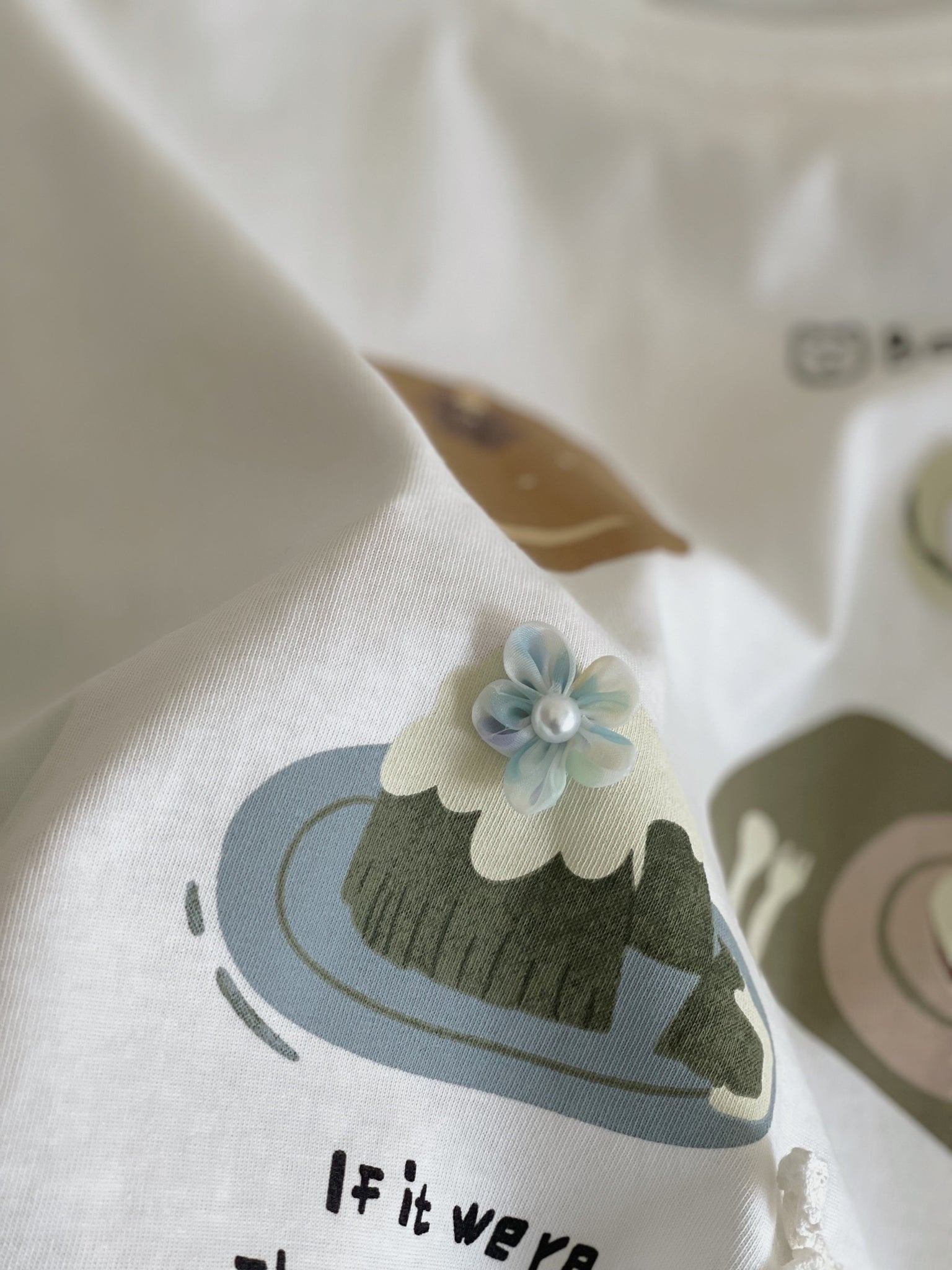 Afternoon Tea Top / 下午茶立体装饰T恤