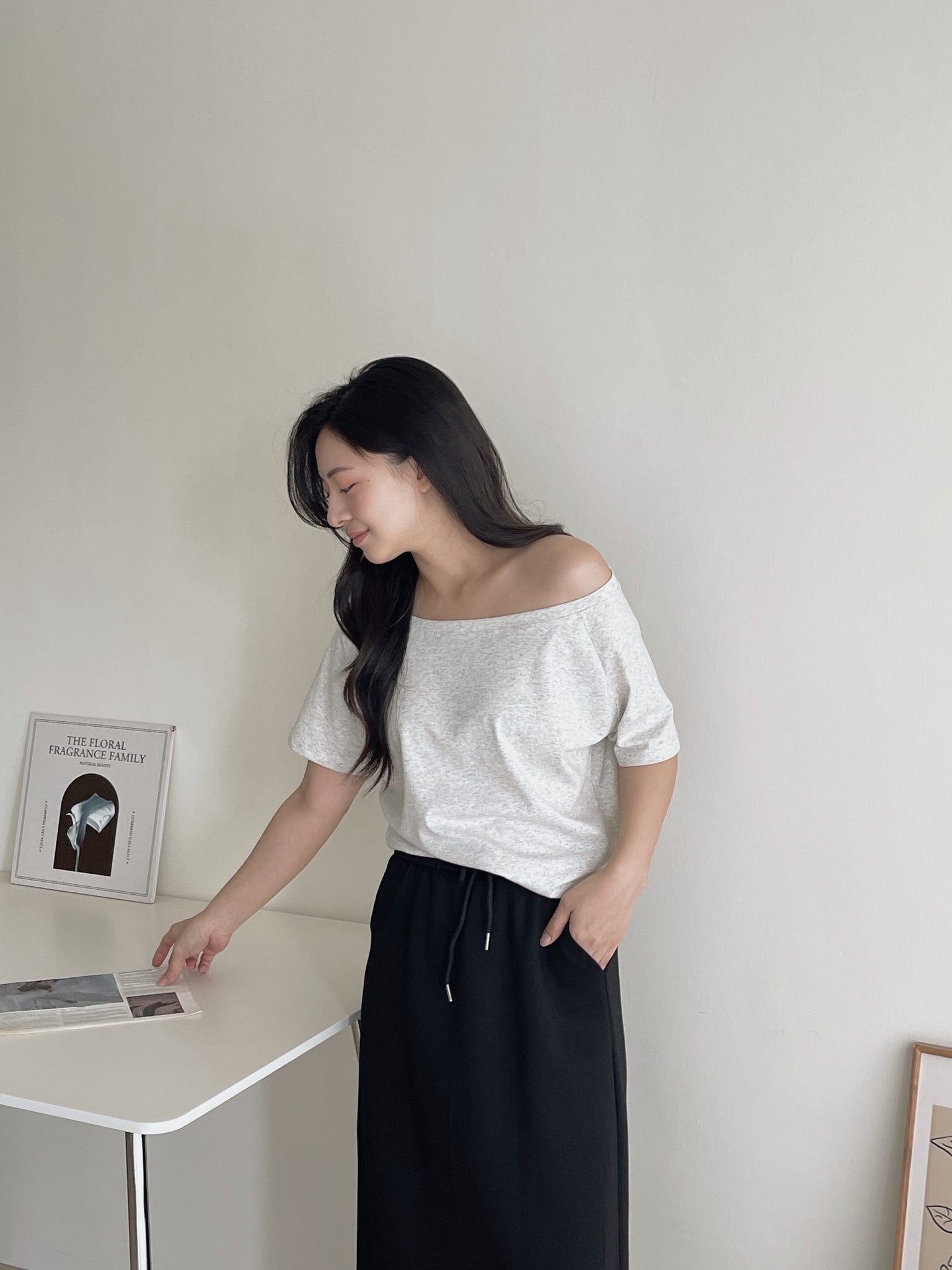 Wide Neck Simple Tee / 净色落肩T恤