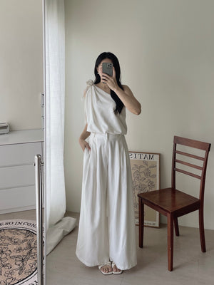 Vera Oblique Minimalist Set / 立体花斜肩阔腿裤套装