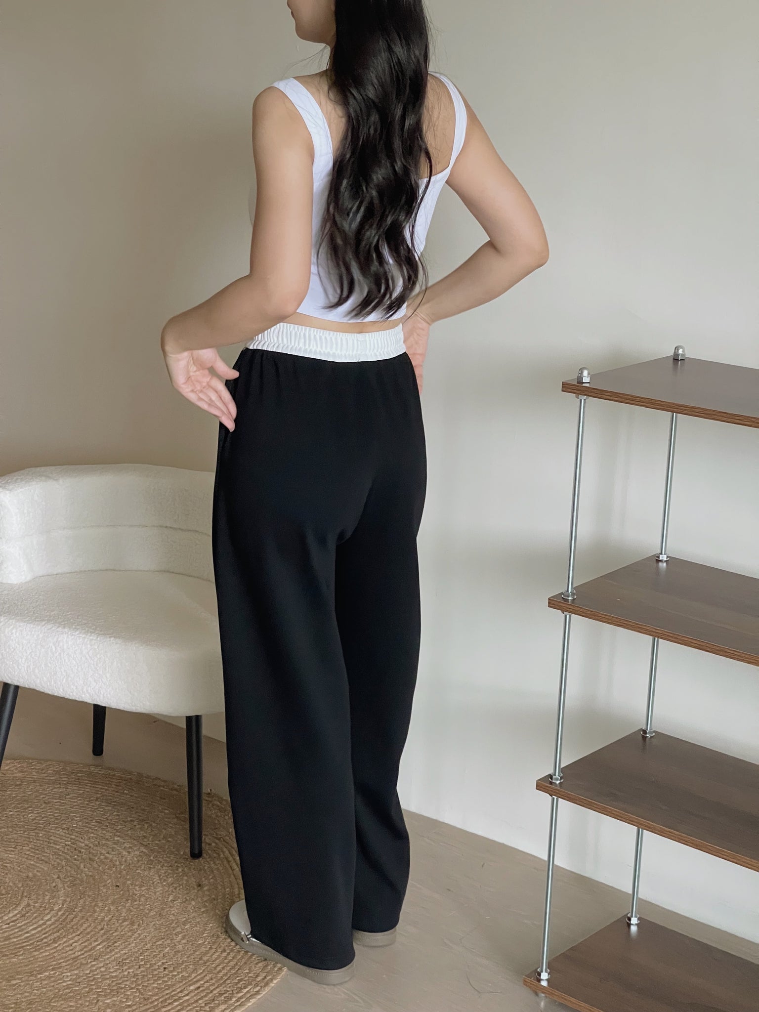 Sleeveless Crop Top With Removable Pad / 大方领遮副乳胸垫背心