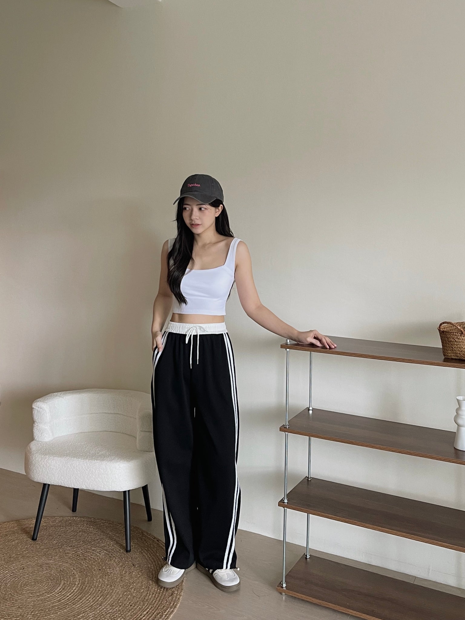 Sleeveless Crop Top With Removable Pad / 大方领遮副乳胸垫背心