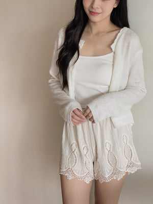 Crochet Lace Hem Shorts / 镂空刺绣短裤