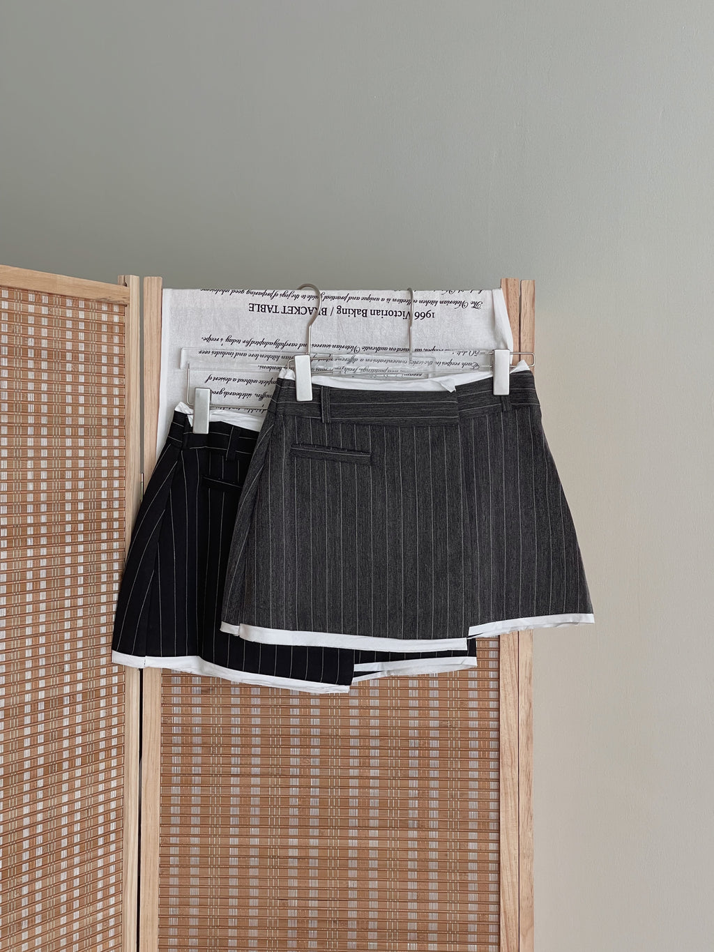 Asymmetrical Stripes Skort / 学院风竖条纹裤裙