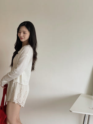 Crochet Lace Hem Shorts / 镂空刺绣短裤