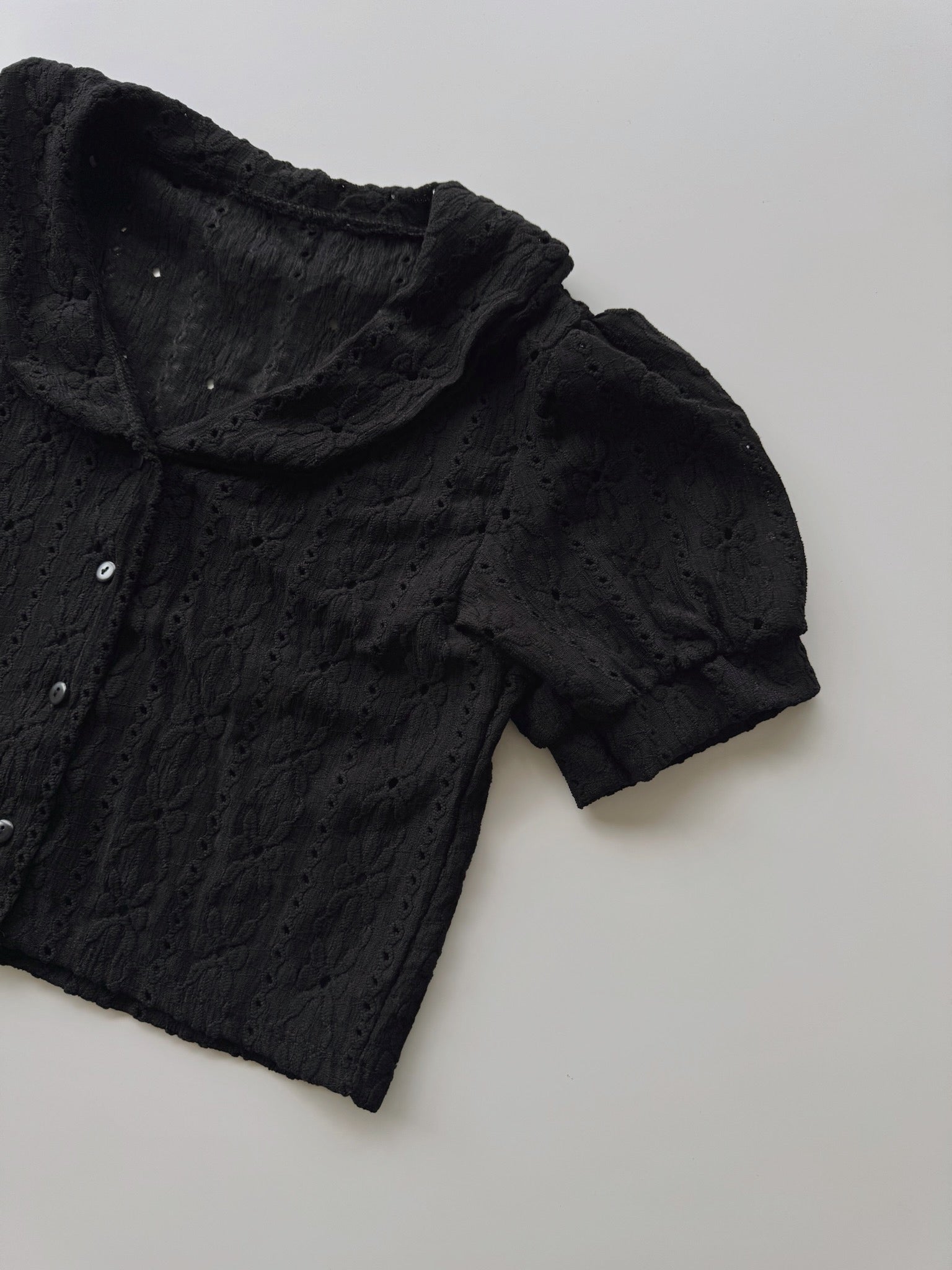 Bertha Flower Embroidered Top  / 花纹浮雕刺绣上衣