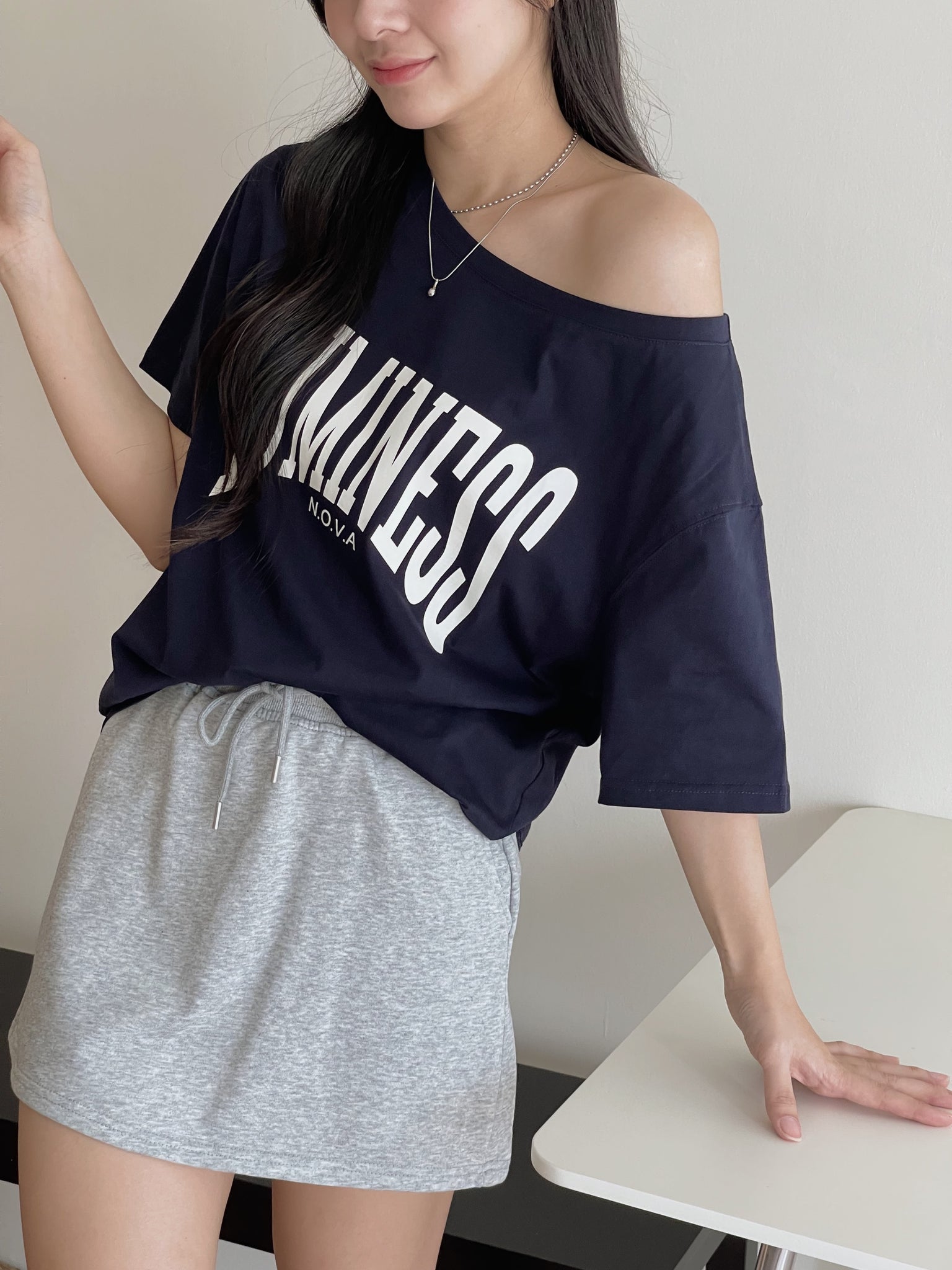 Letters Drop Shoulder Tee / 字母宽领落肩T恤