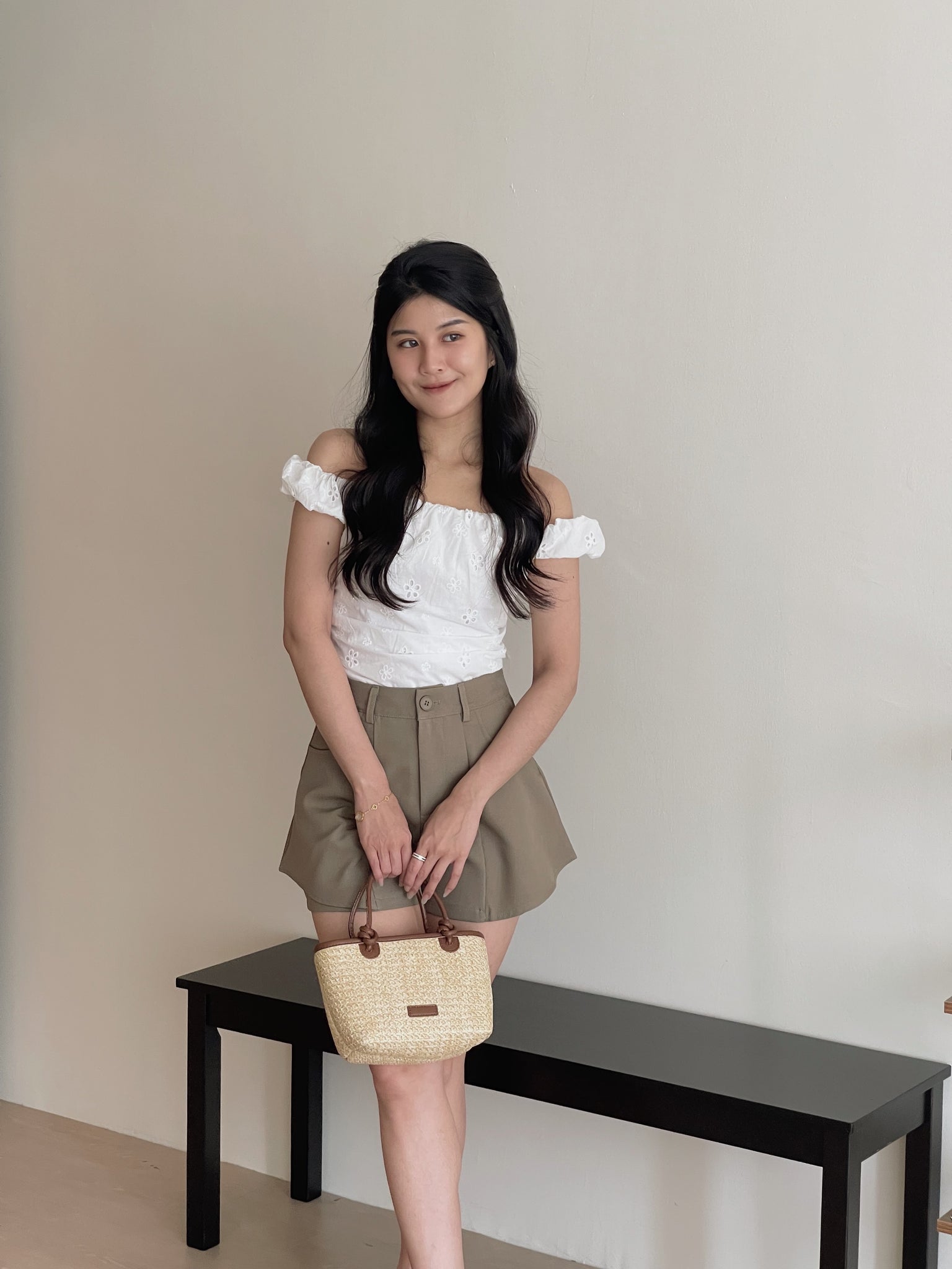 Eyelet Off Shoulder Top / 镂空显瘦一字肩上衣