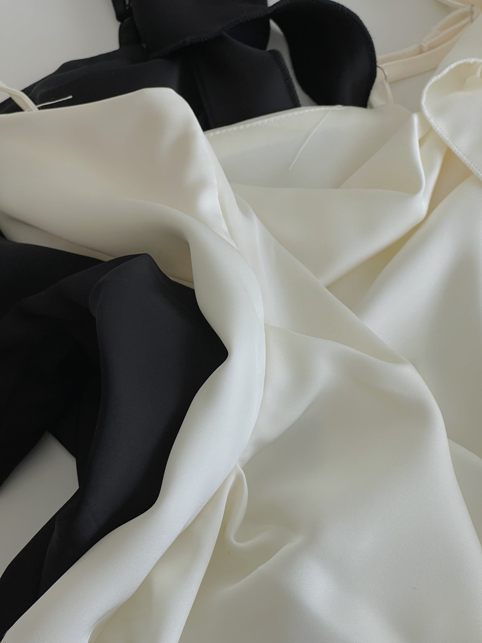 Ruffle Strap Satin Top / 缎面荷叶肩带小衫