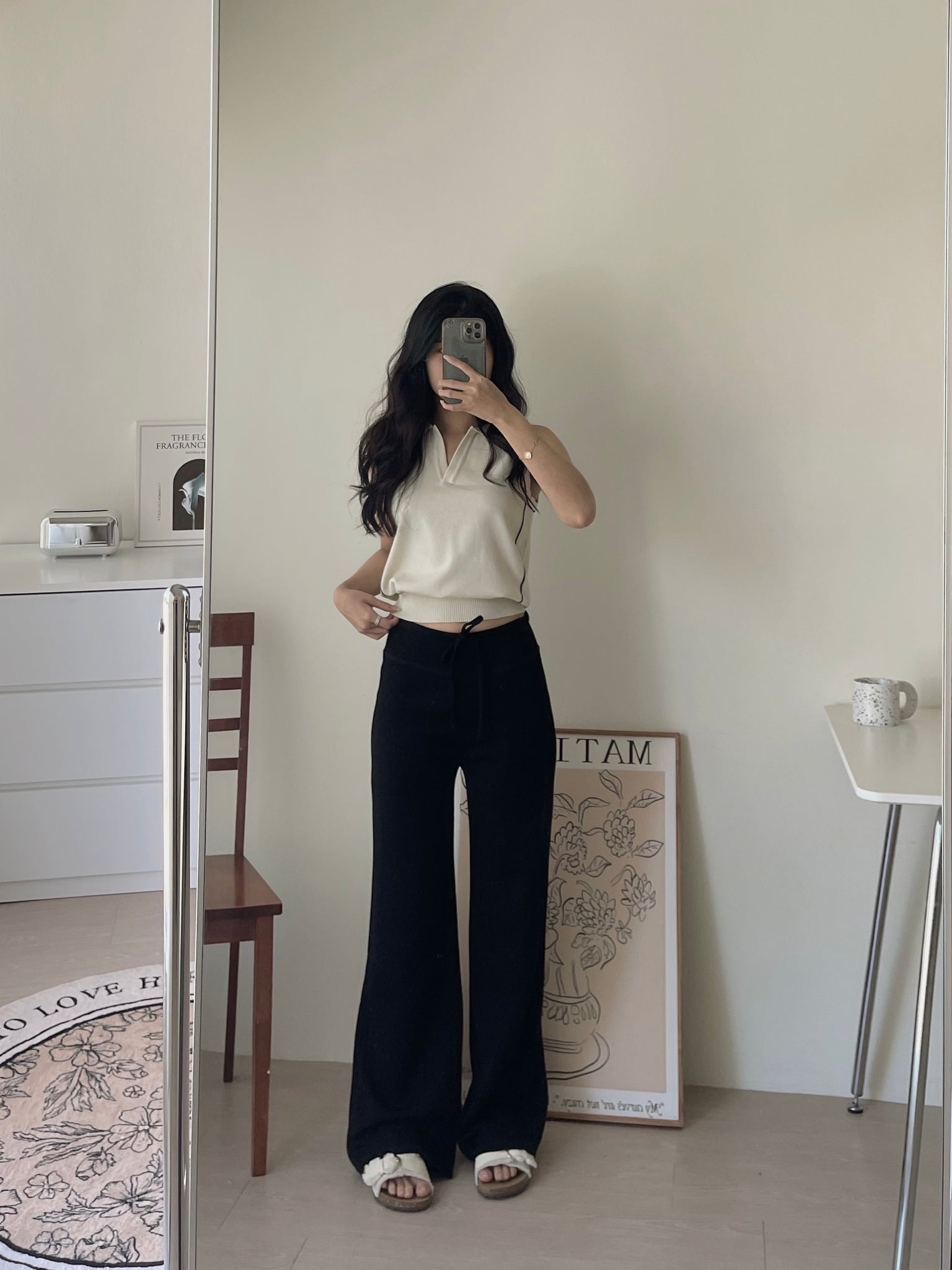 Vneck Sleeveless Knit Top / 显瘦尖领针织无袖上衣
