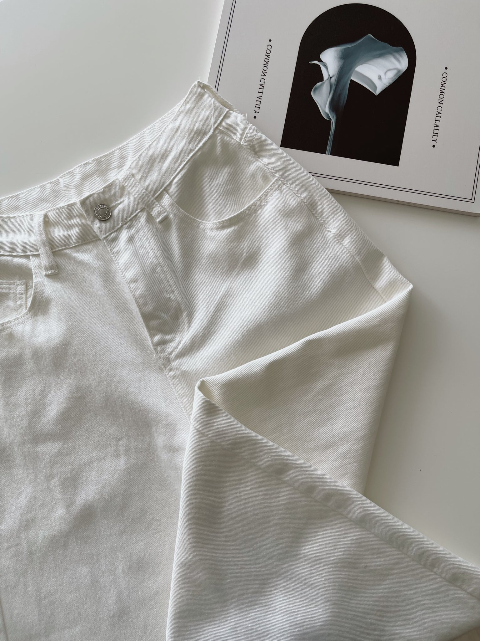 White Straight Jeans / 直筒白色牛仔长裤