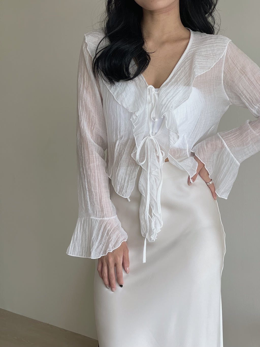Belle Ruffle Blouse / 喇叭袖系带薄衫