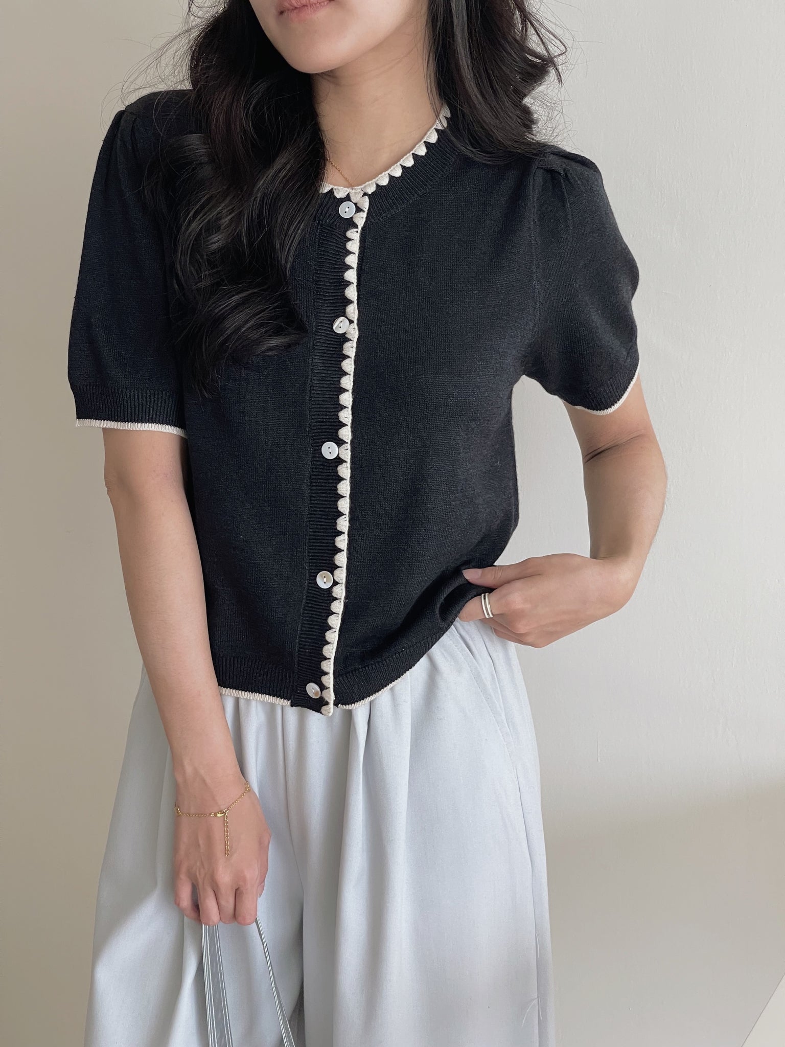 Flower Edge Knit Top / 圆领花边条针织开衬