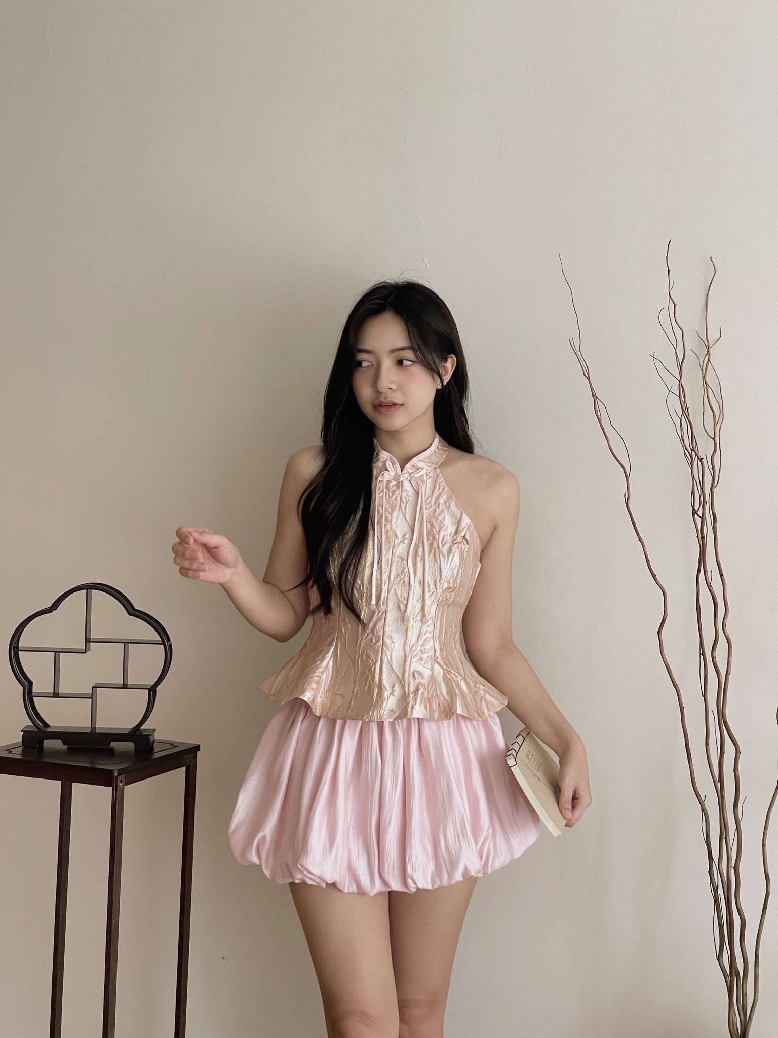 Lustrous Gold Brocade Halter Top / 金缕流芳-浮雕提花旗袍上衣