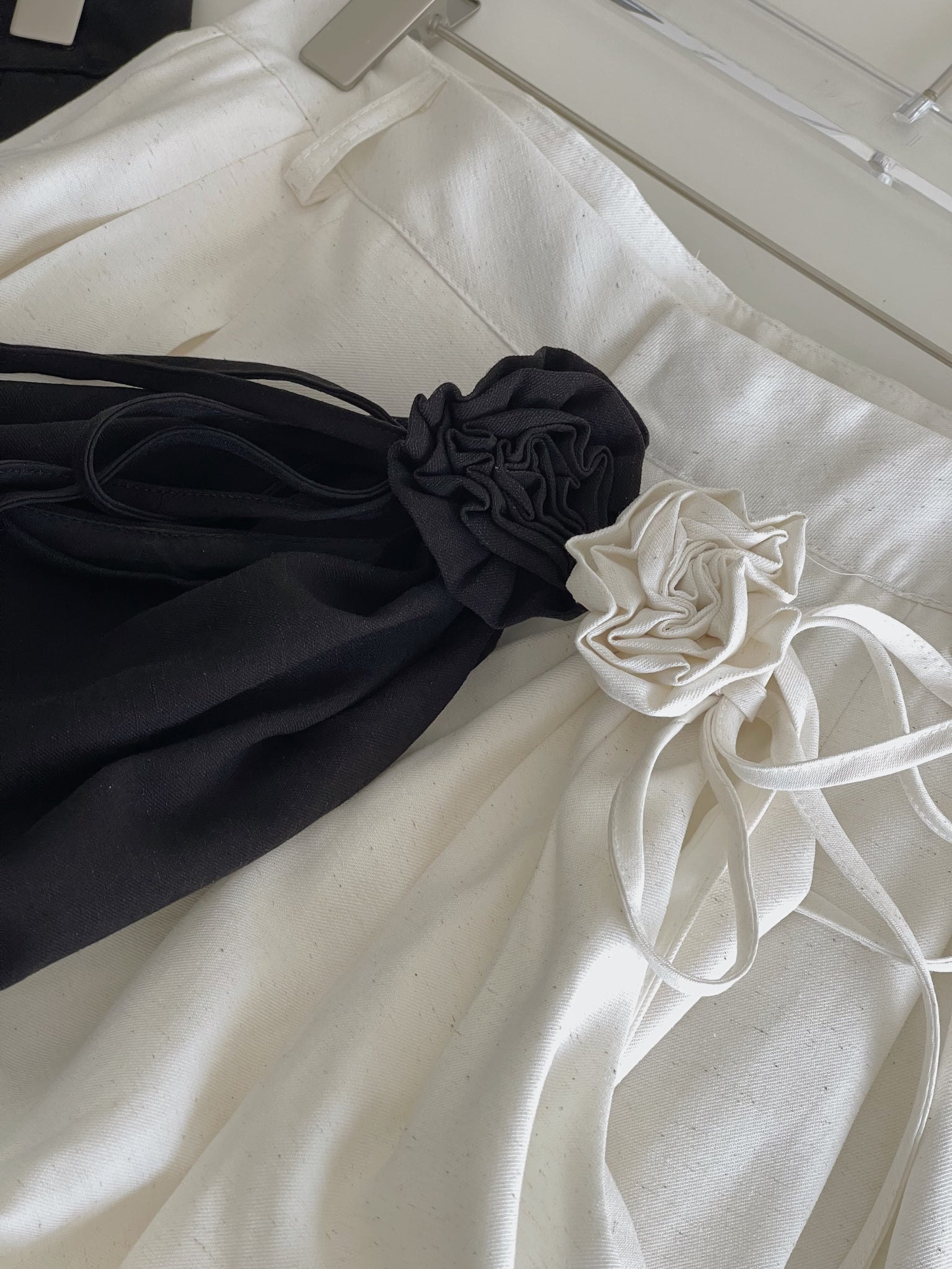 Vera Oblique Minimalist Set / 立体花斜肩阔腿裤套装