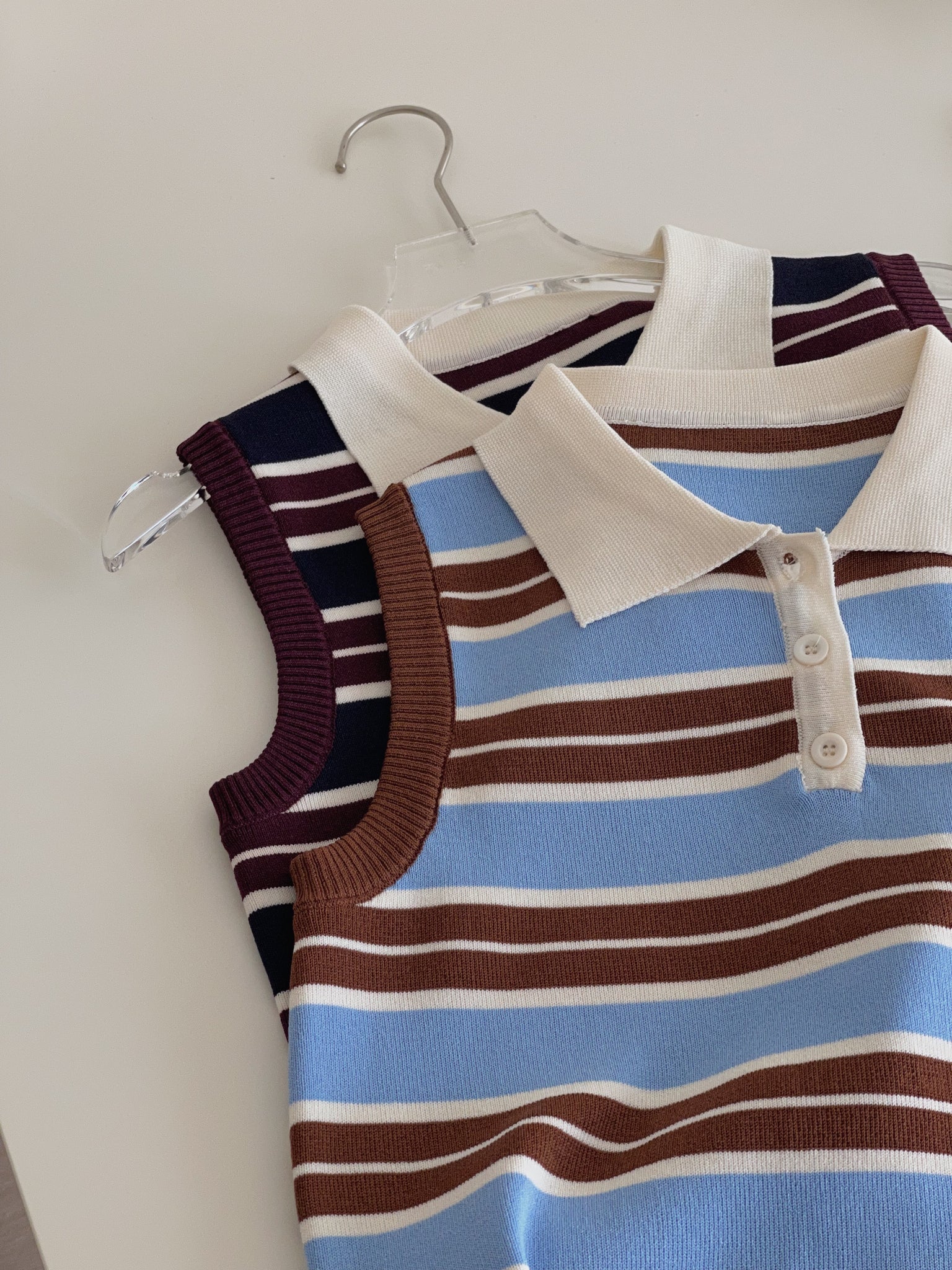 Marilyn Contrast Knit Top / 撞色条纹翻领针织背心