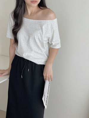 Wide Neck Simple Tee / 净色落肩T恤