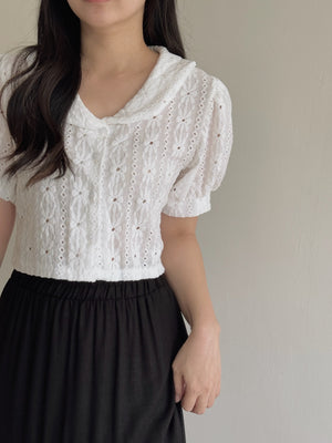 Bertha Flower Embroidered Top  / 花纹浮雕刺绣上衣